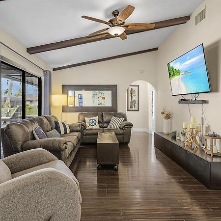 Canal-Front Oasis With Dock And Kayaks In Cape Coral! Extérieur photo