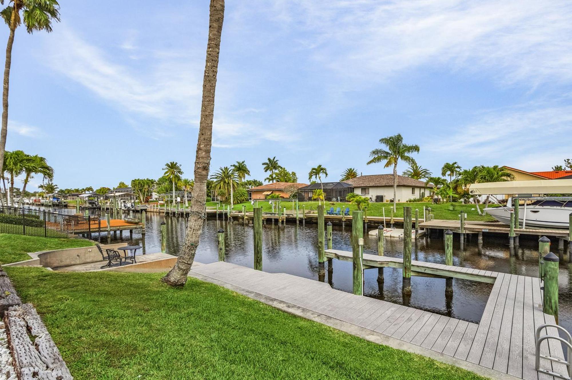 Canal-Front Oasis With Dock And Kayaks In Cape Coral! Extérieur photo