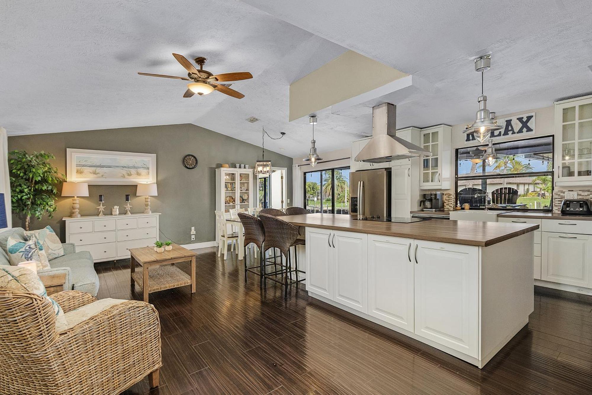 Canal-Front Oasis With Dock And Kayaks In Cape Coral! Extérieur photo